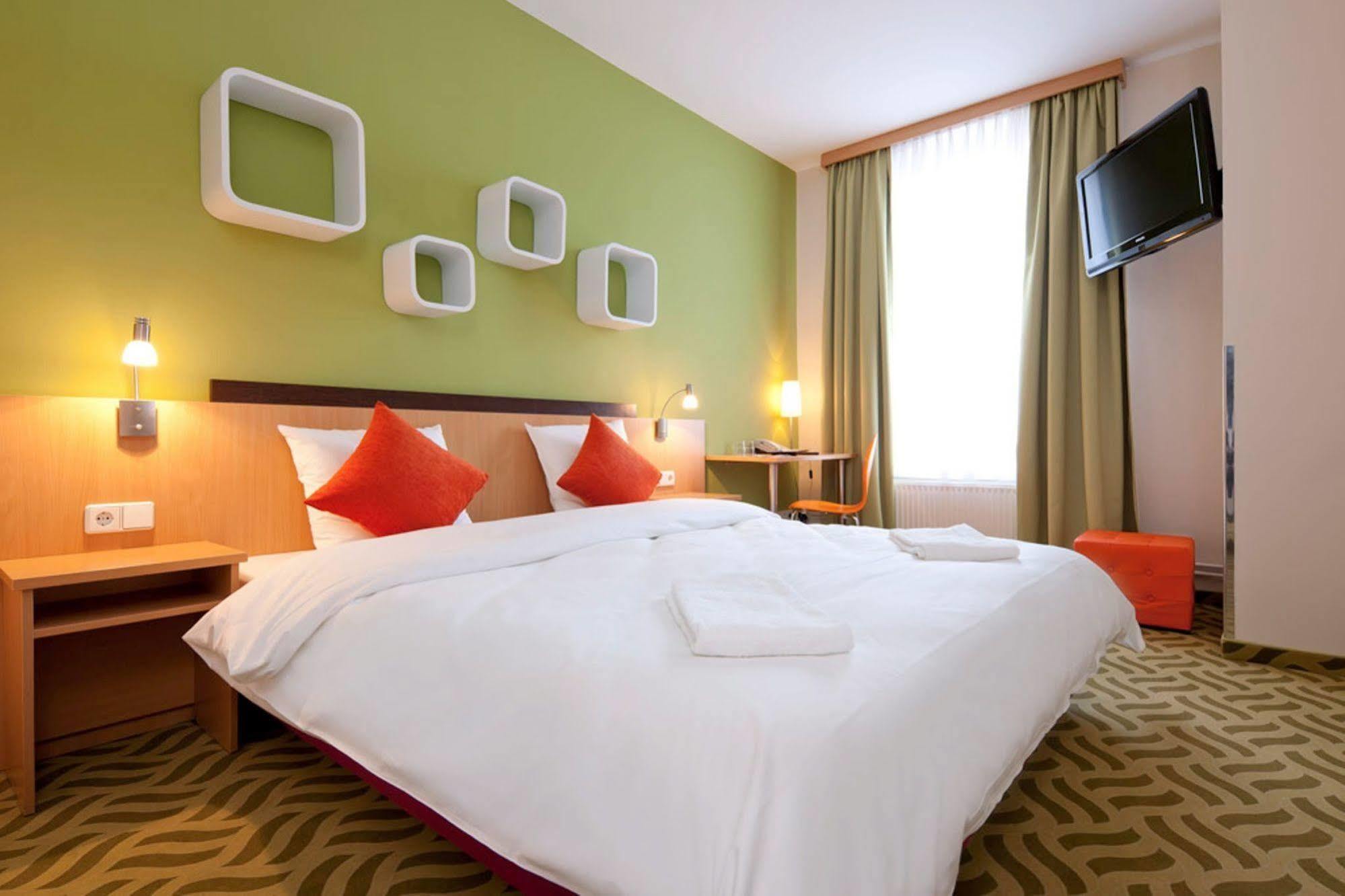 ไอบิส สไตล์ เบอร์ลิน ซิตี้ ออสต์ Hotel ภายนอก รูปภาพ